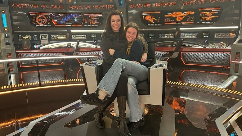Rebecca Romijn hugs daughter Dolly on Star Trek set