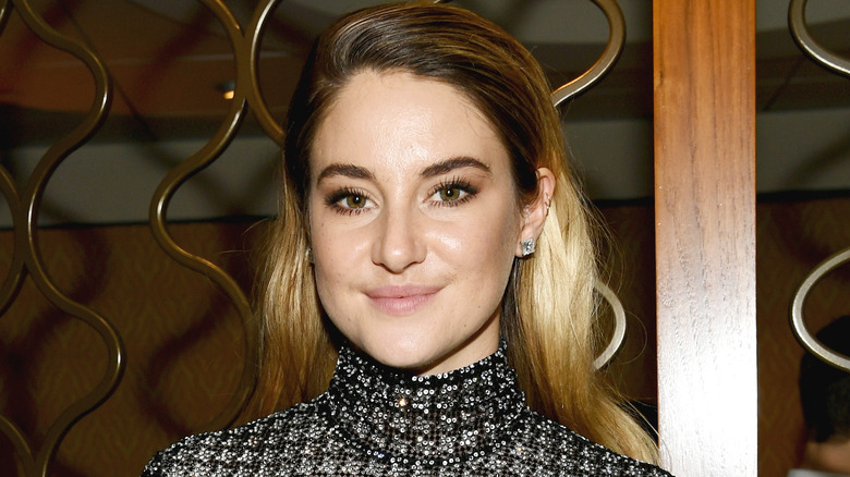 Shailene Woodley posing  
