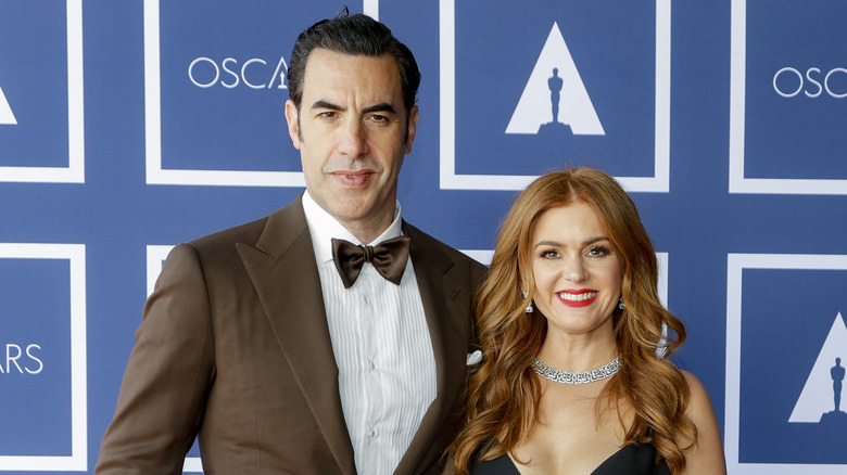 Sacha Baron Cohen, Isla Fisher posing