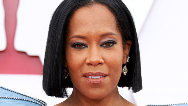 Regina King posing at the 93rd Academy Awards