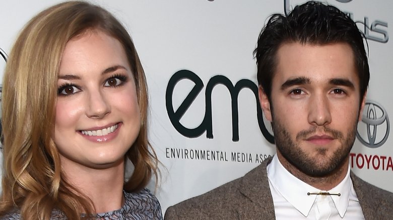 Emily VanCamp and Josh Bowman