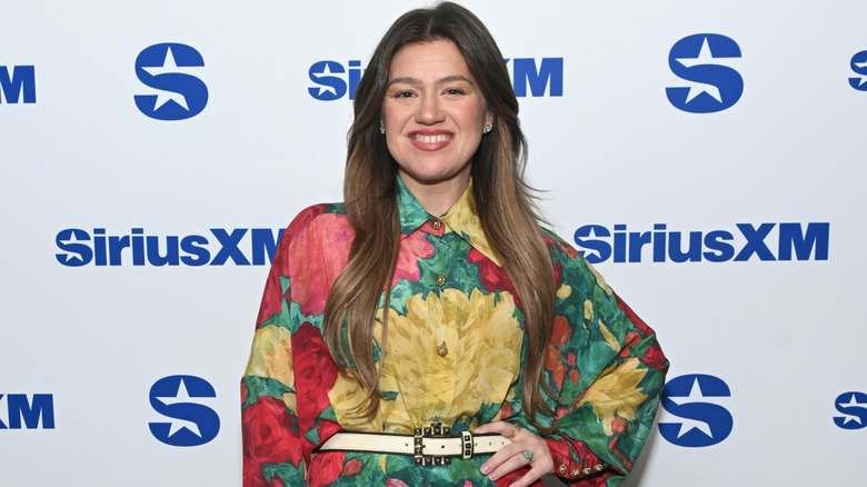 Kelly Clarkson smiling