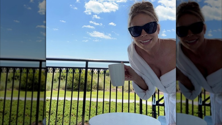 Cheryl Hines in a revealing bathrobe on vacation in North Carolina (2023)