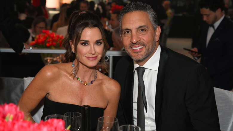 Kyle Richards and Mauricio Umansky posing