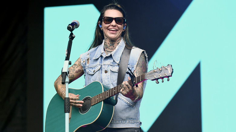 Morgan Wade playing guitar