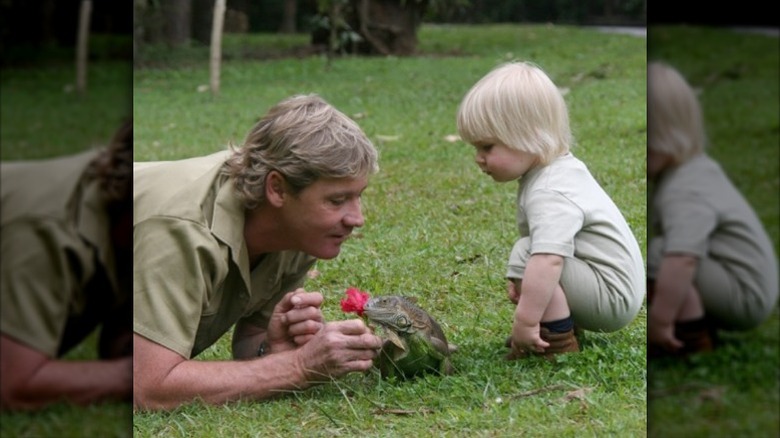 Steve Irwin shows Robert a lizard