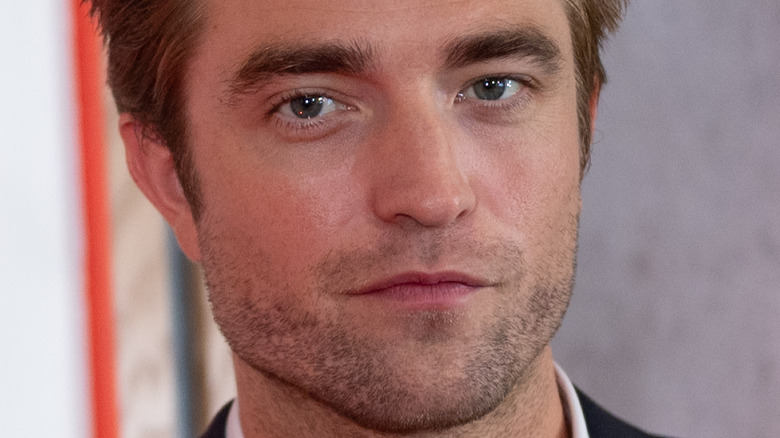 Robert Pattinson lightly smirking