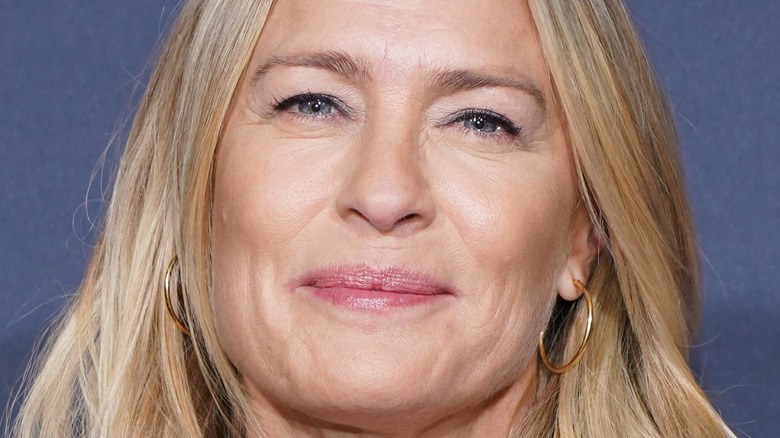 Robin Wright posing