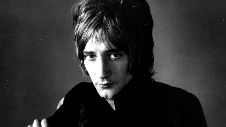 Rod Stewart posing 