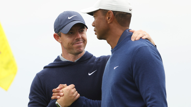 Rory McIlroy and Tiger Woods shaking hands
