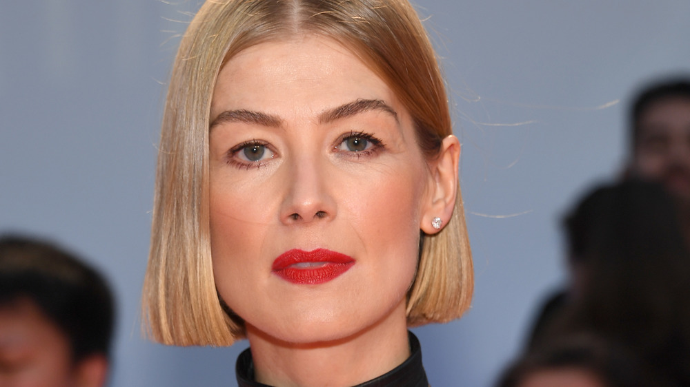 Rosamund Pike wearing red lipstick