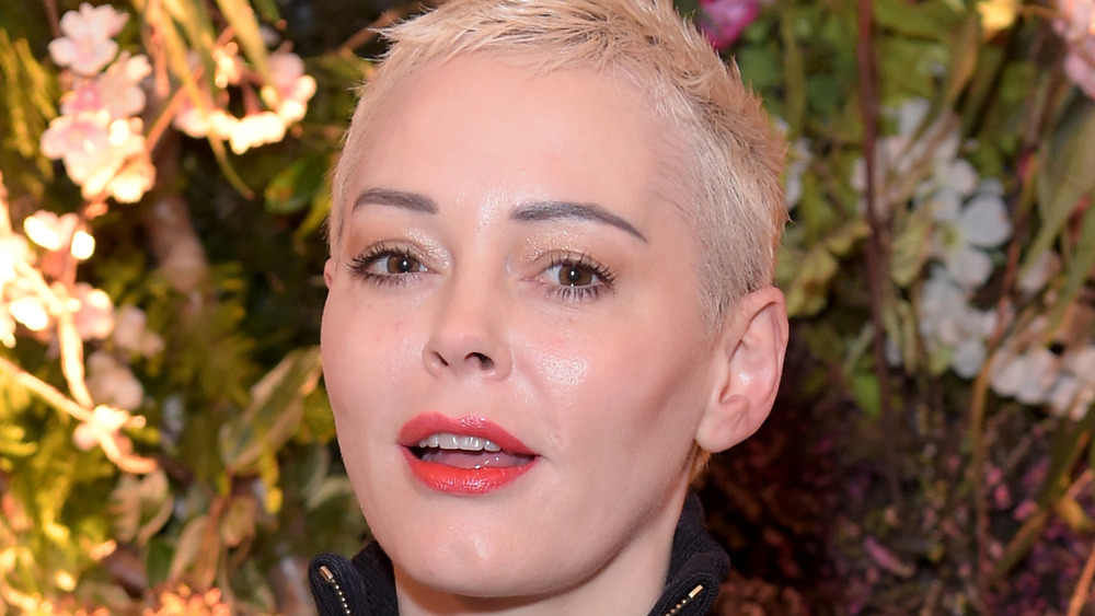 Rose McGowan wears red lipstick