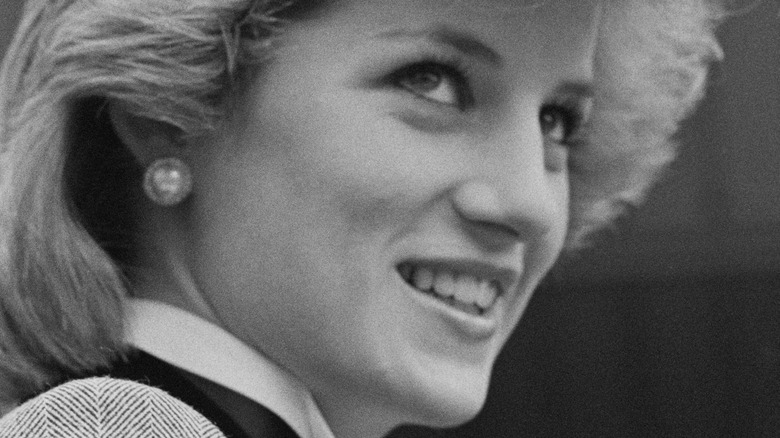 Princess Diana pearl earrings