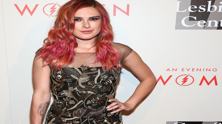 Rumer Willis dons long, pink hair