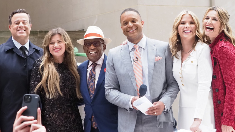 Carson Daly, Kelly Clarkson, Al Roker, Craig Melvin, Jenna Bush Hager and Savannah Guthrie posing for a photo as they kick off the Citi Concert Series on the 