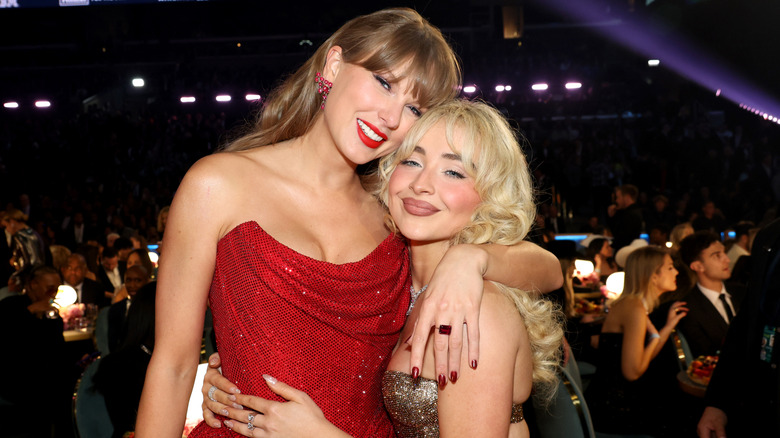 Taylor Swift and Sabrina Carpenter posing
