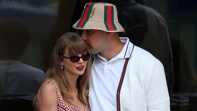 Travis Kelce kissing Taylor Swift