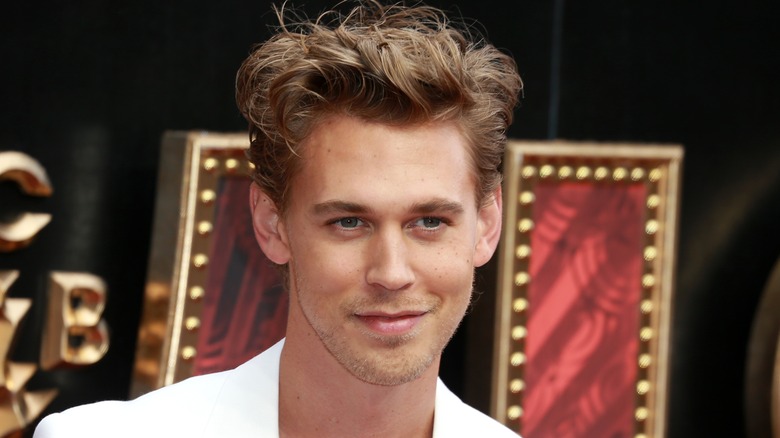 Austin Butler posing for cameras