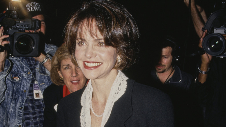 Sally Field surrounded by cameras in the '90s