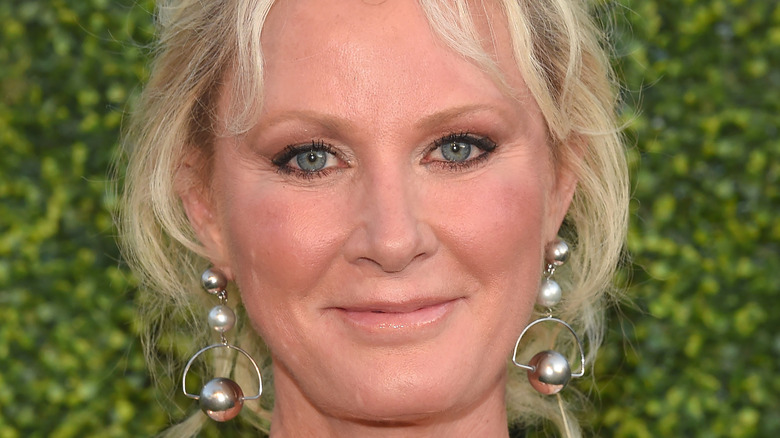 Sandra Lee with big earrings