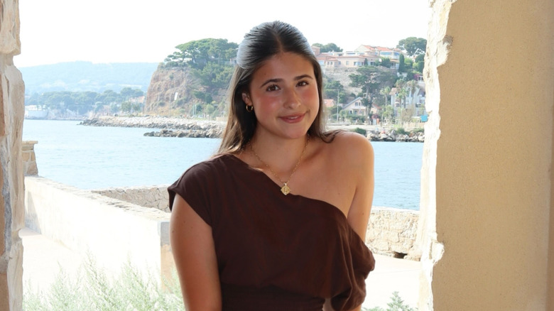 Charlotte Prinze posing on holiday on 2026.