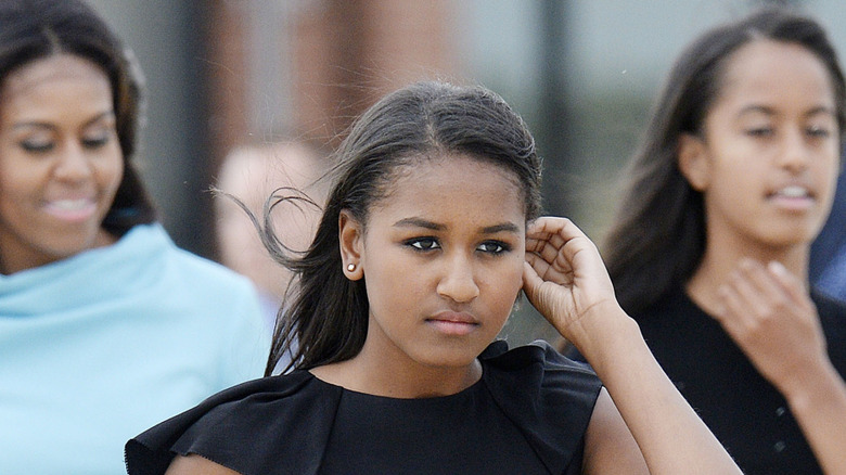 Sasha Obama being photographed