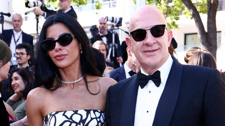 Lauren Sánchez and Jeff Bezos posing with sunglasses on