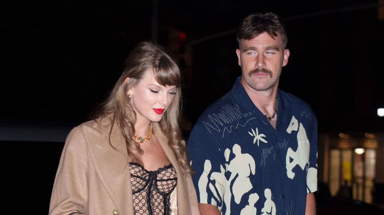 Travis Kelce looking at Taylor Swift