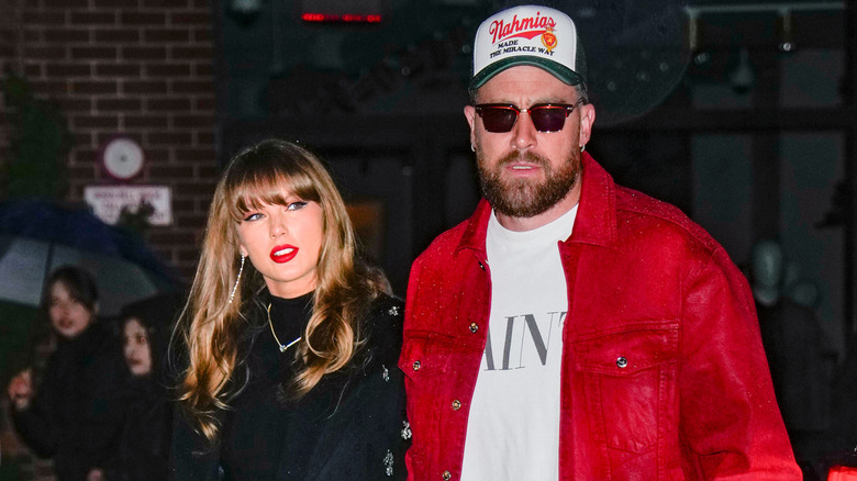 Taylor Swift and Travis Kelce walking