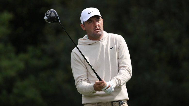 Scottie Scheffler golfing
