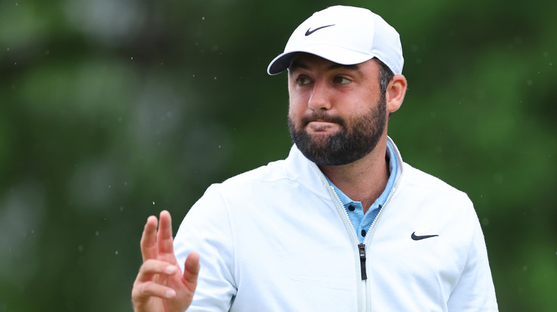 Scottie Scheffler playing golf