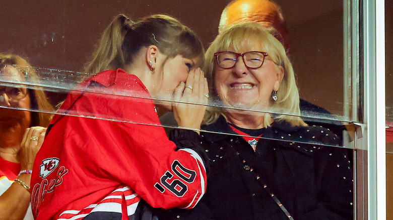 Taylor Swift and Donna Kelce at football game