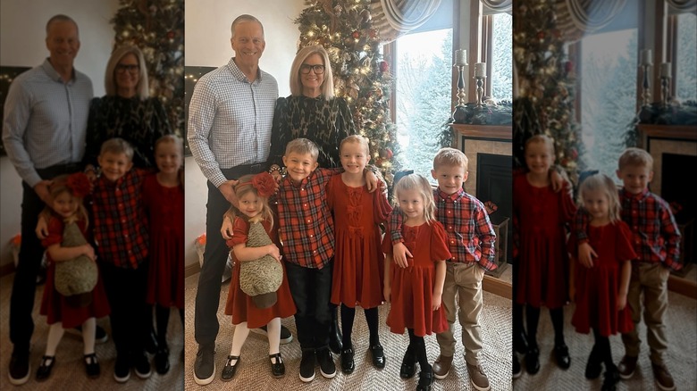 John and Kimberley Thune posing in front of a Christmas tree with five of their grandchildren