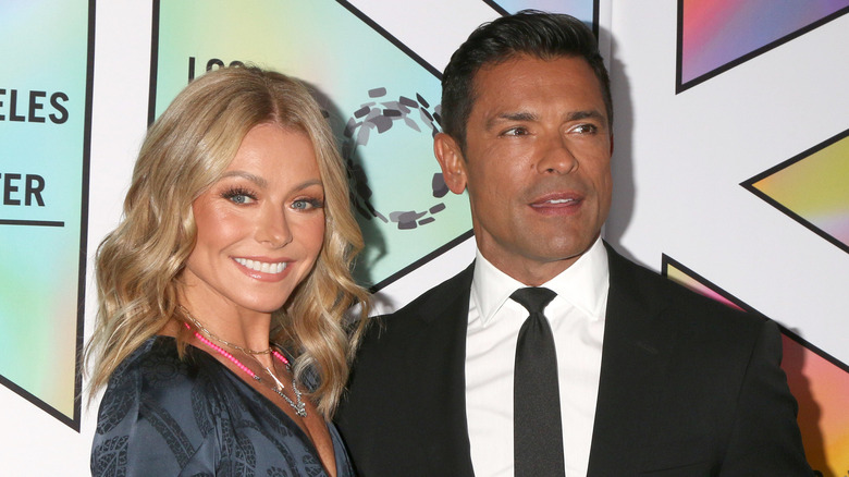 Kelly Ripa and Mark Consuelos posing for cameras together