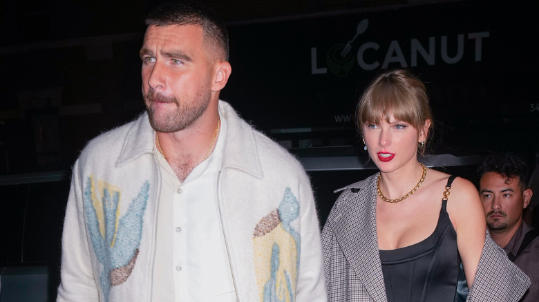 Travis Kelce, Taylor Swift walking