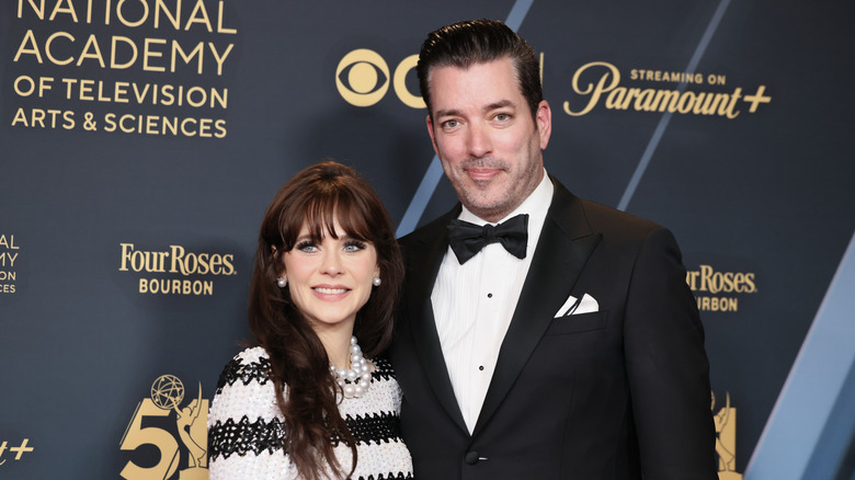 Zooey Deschanel and Jonathan Scott posing