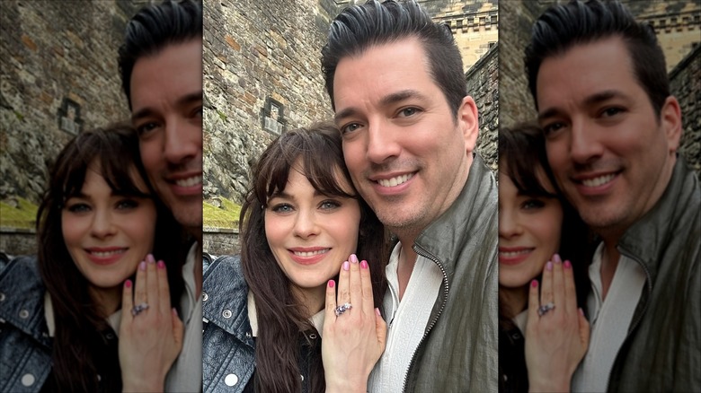 Zoey Deschanel showing off her engagement ring