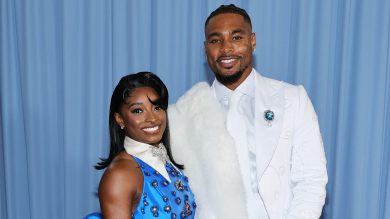 Simone Biles and Jonathan Owens pose at the 2025 Met Gala