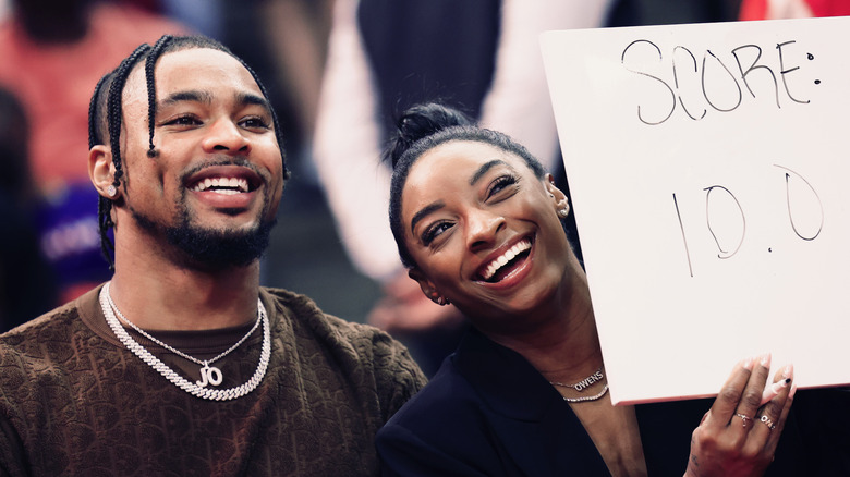 Simone Biles and Jonathan Owens attend a basketball game