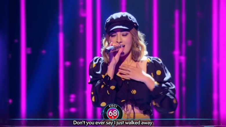 Contestant singing on Sing On!