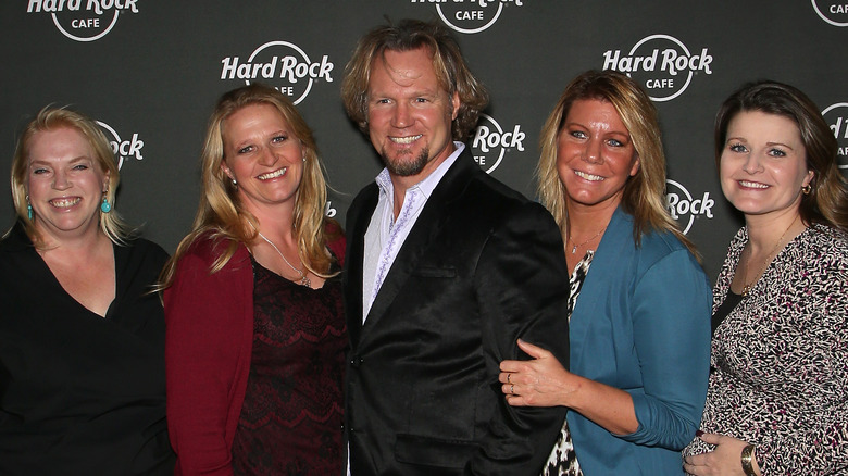Kody Brown posing with sister wives
