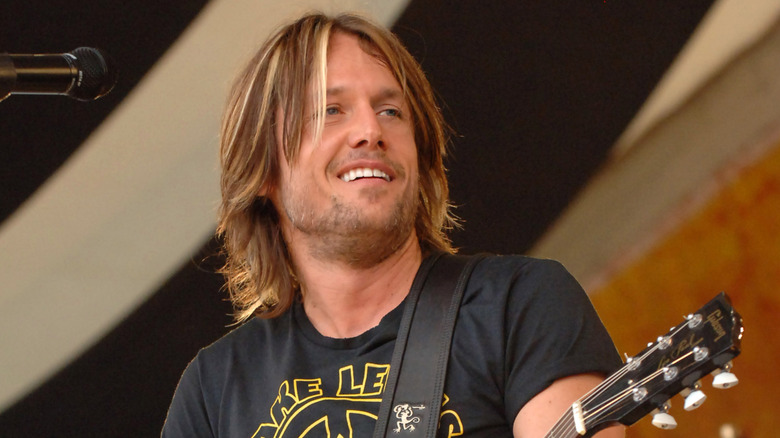 Keith Urban performs in 2006