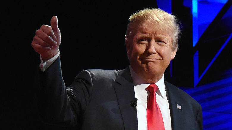 Donald Trump thumbs up 2015
