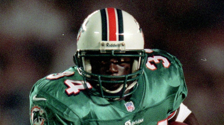 Cecil Collins playing in the NFL