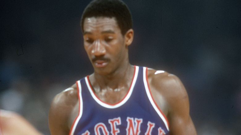 Walter Davis playing basketball