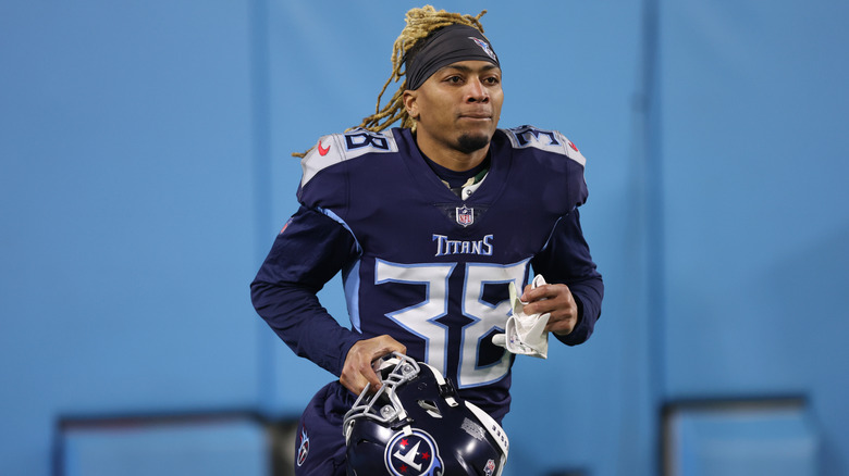 Buster Skrine running in his Tennessee Titans uniform