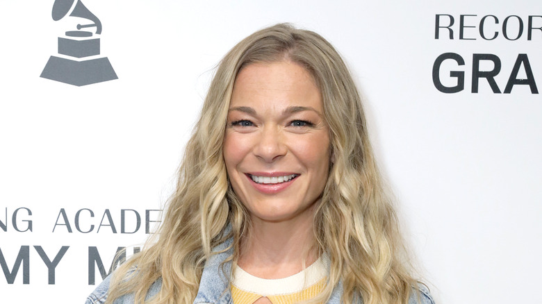 LeeAnn Rimes smiling