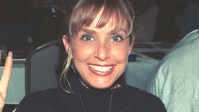 Dana Plato making peace sign