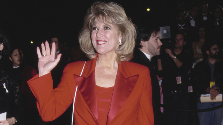 Meredith MacRae waving on the red carpet.