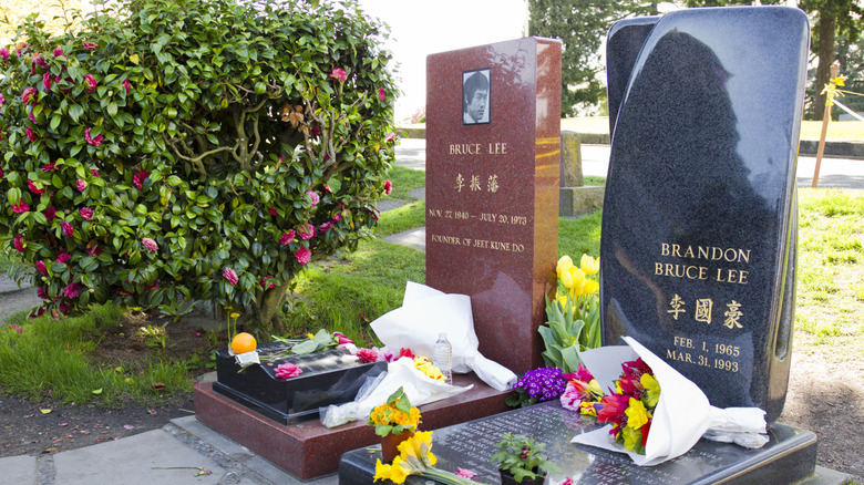 Bruce and Brandon Lee tombstones